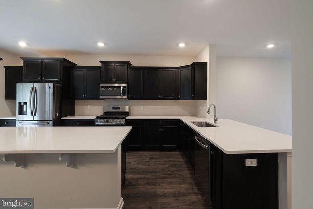 107 MELANIE WAY, Manahawkin, NJ 08050