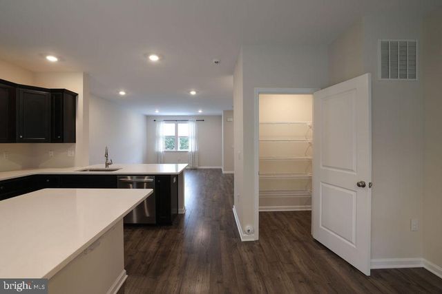 107 MELANIE WAY, Manahawkin, NJ 08050