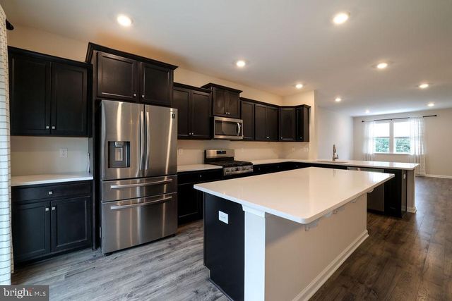 107 MELANIE WAY, Manahawkin, NJ 08050