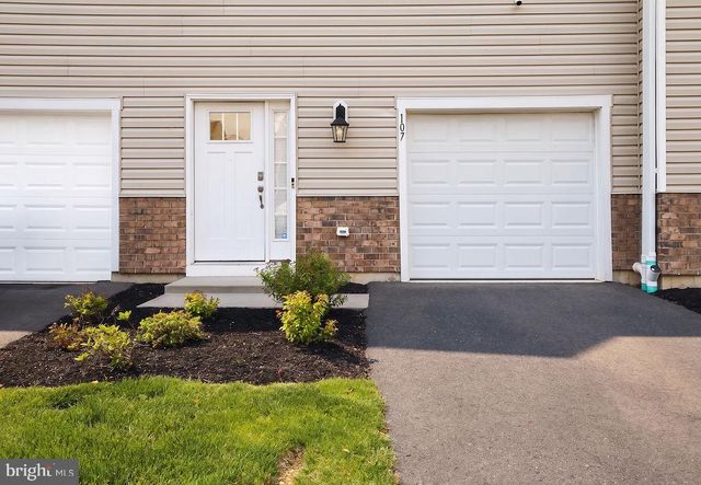 107 MELANIE WAY, Manahawkin, NJ 08050