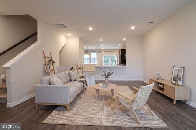107 MELANIE WAY, Manahawkin, NJ 08050