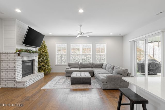 3236 Great Plains Lane, Knoxville, TN 37931