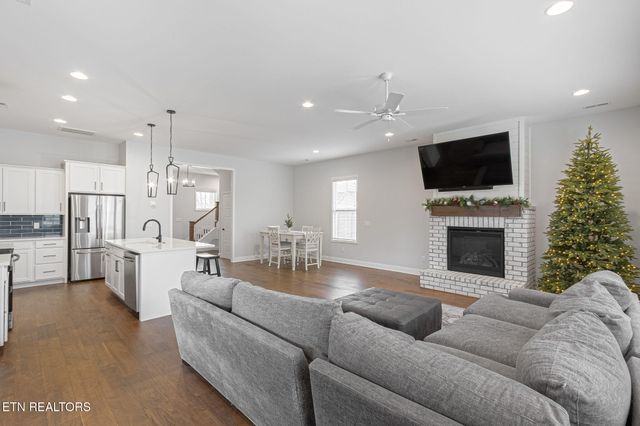 3236 Great Plains Lane, Knoxville, TN 37931