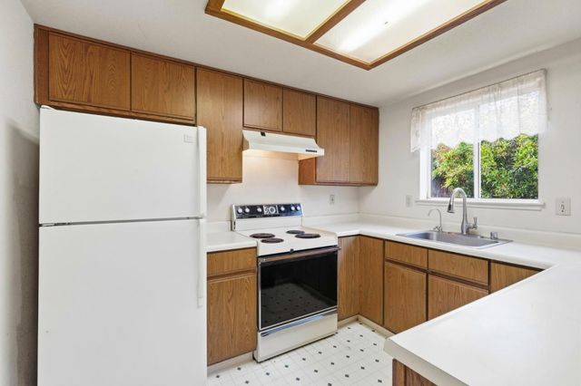 1621 Schooner Court, Santa Cruz, CA 95062