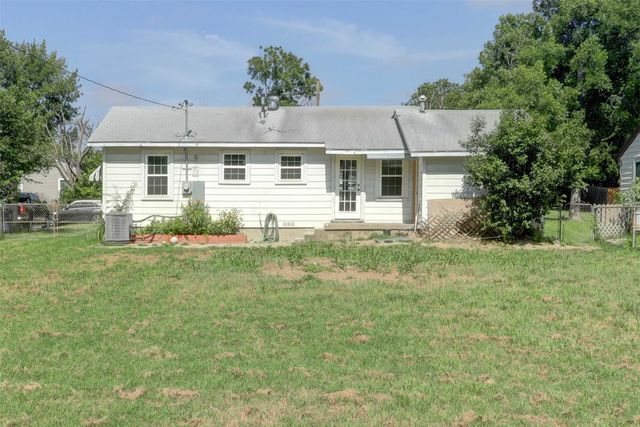 4709 Marks Place, Fort Worth, TX 76116