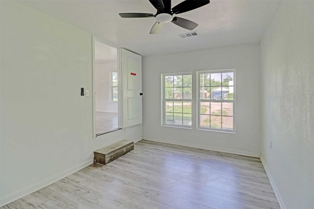 4709 Marks Place, Fort Worth, TX 76116