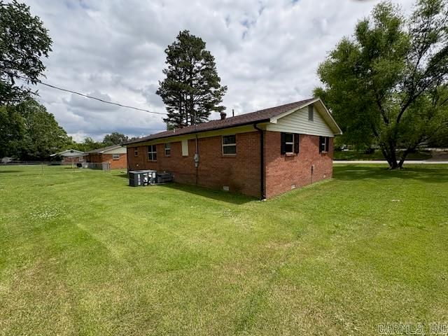 1002 W 3rd St, Rector, AR 72461