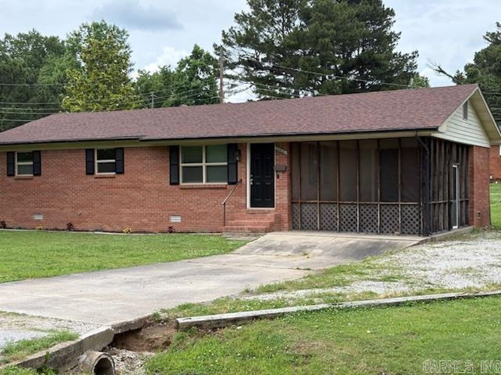 1002 W 3rd St, Rector, AR 72461