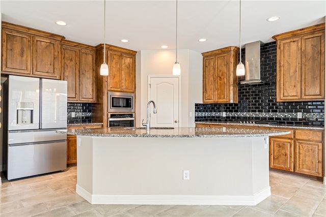 103 Foxtail Palm Dr, Portland, TX 78374