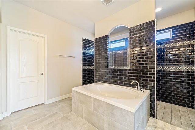 103 Foxtail Palm Dr, Portland, TX 78374