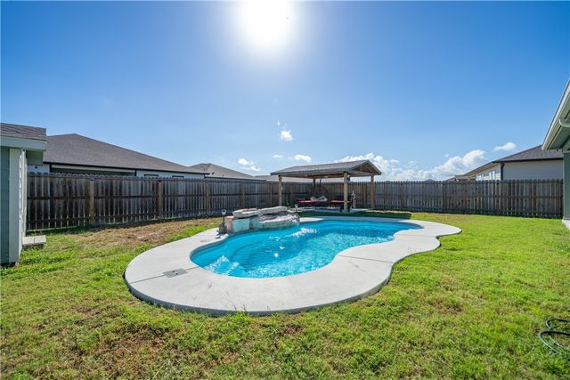 103 Foxtail Palm Dr, Portland, TX 78374