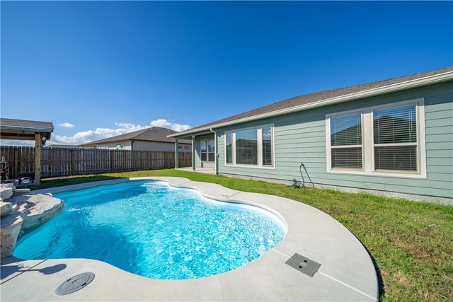 103 Foxtail Palm Dr, Portland, TX 78374