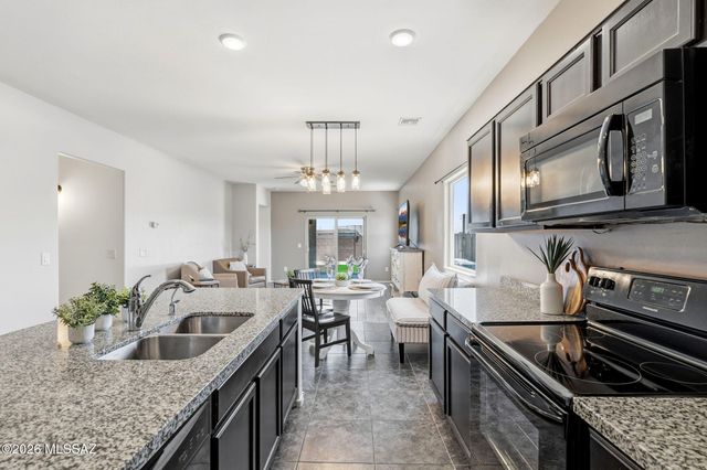 12228 W Fianchetto Drive, Marana, AZ 85653