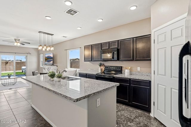 12228 W Fianchetto Drive, Marana, AZ 85653