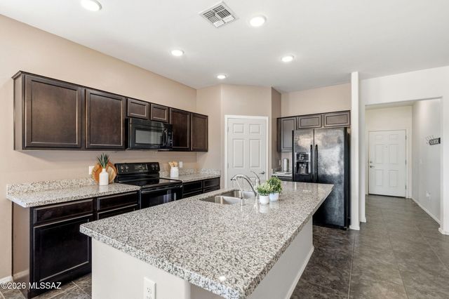 12228 W Fianchetto Drive, Marana, AZ 85653