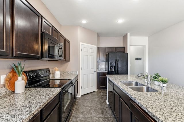 12228 W Fianchetto Drive, Marana, AZ 85653