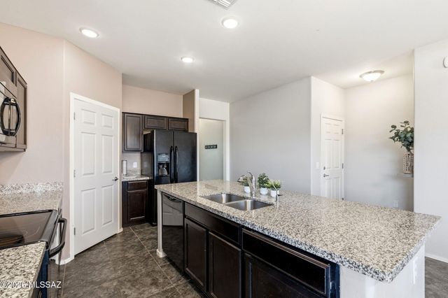 12228 W Fianchetto Drive, Marana, AZ 85653