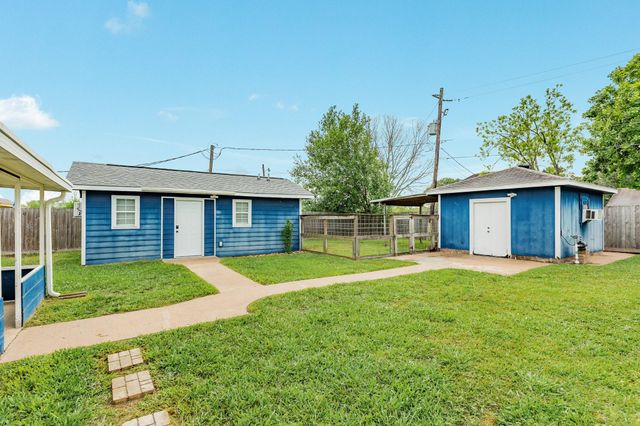 5107 2nd Street, Danbury, TX 77534