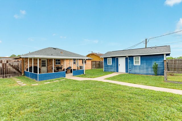 5107 2nd Street, Danbury, TX 77534