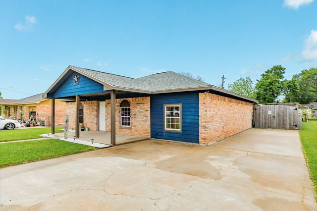 5107 2nd Street, Danbury, TX 77534