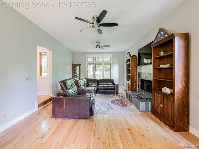 8880 Hidden Lake Drive, Howell, MI 48855