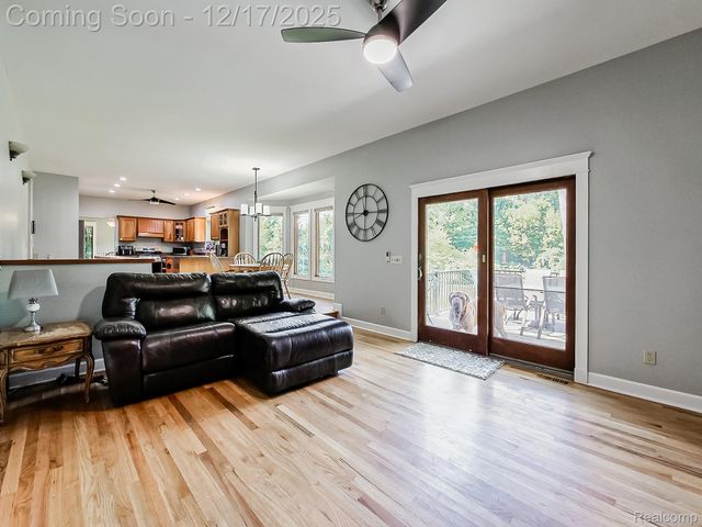 8880 Hidden Lake Drive, Howell, MI 48855