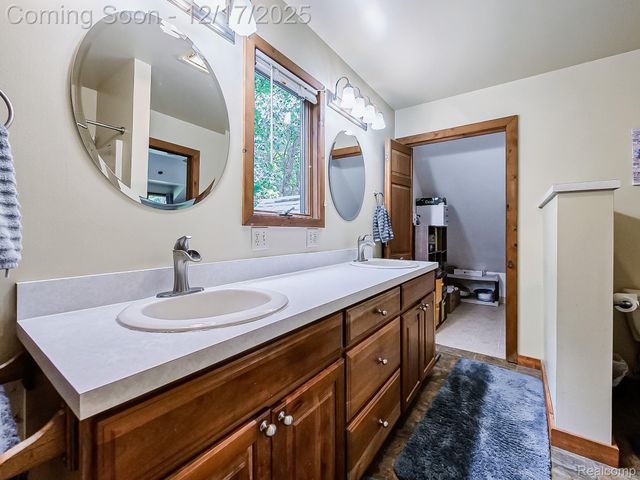 8880 Hidden Lake Drive, Howell, MI 48855