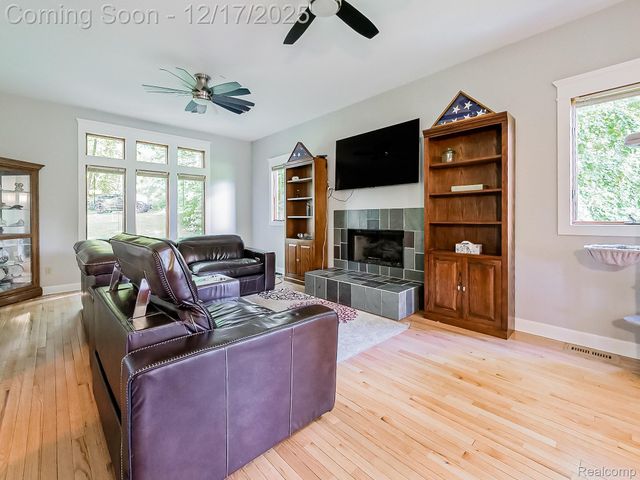 8880 Hidden Lake Drive, Howell, MI 48855