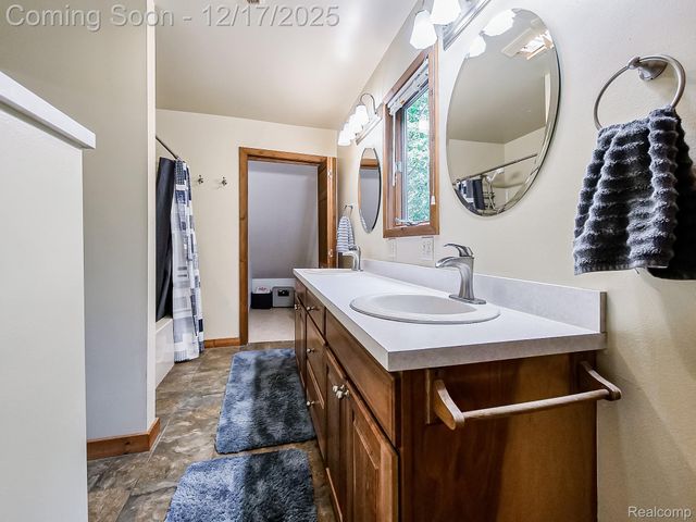 8880 Hidden Lake Drive, Howell, MI 48855