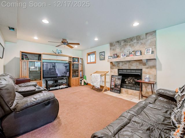 8880 Hidden Lake Drive, Howell, MI 48855