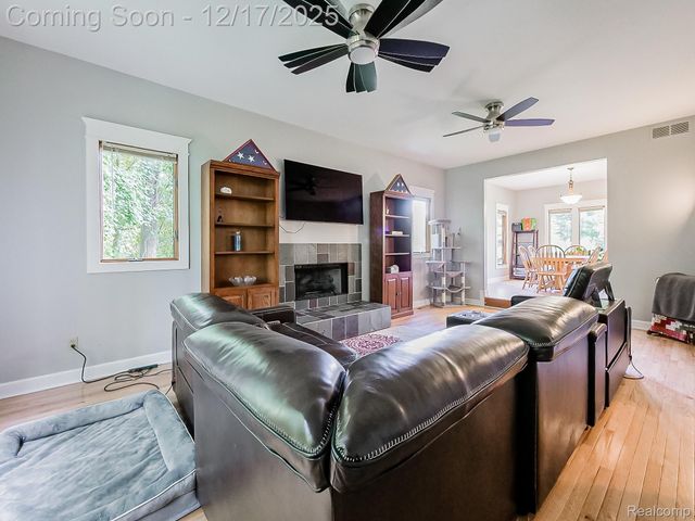 8880 Hidden Lake Drive, Howell, MI 48855