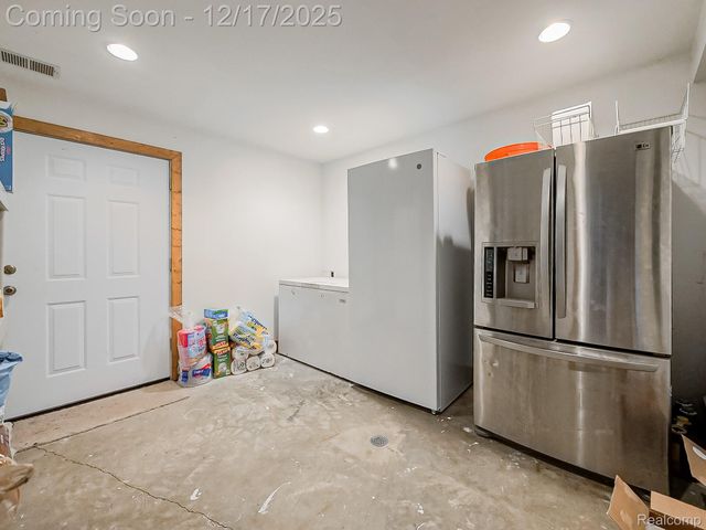 8880 Hidden Lake Drive, Howell, MI 48855