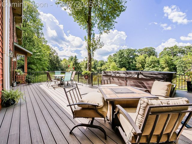 8880 Hidden Lake Drive, Howell, MI 48855