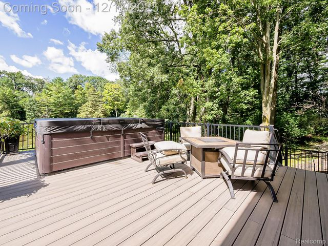 8880 Hidden Lake Drive, Howell, MI 48855