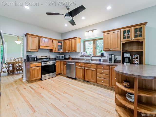 8880 Hidden Lake Drive, Howell, MI 48855