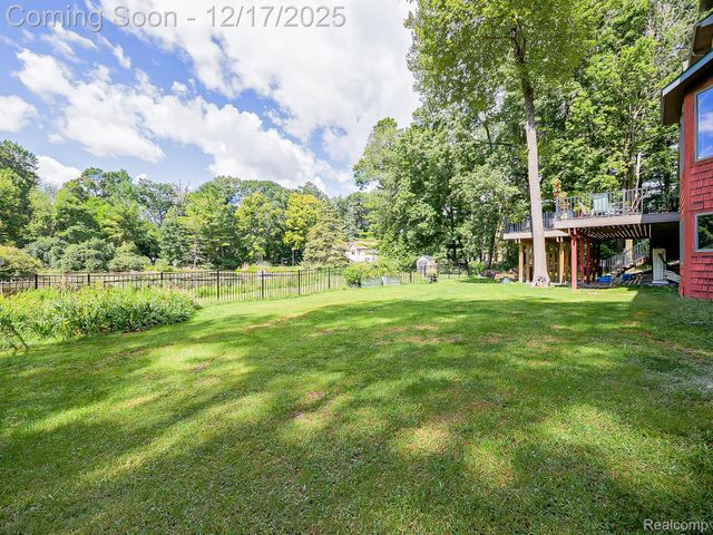 8880 Hidden Lake Drive, Howell, MI 48855