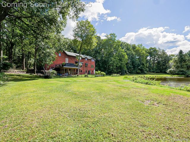 8880 Hidden Lake Drive, Howell, MI 48855