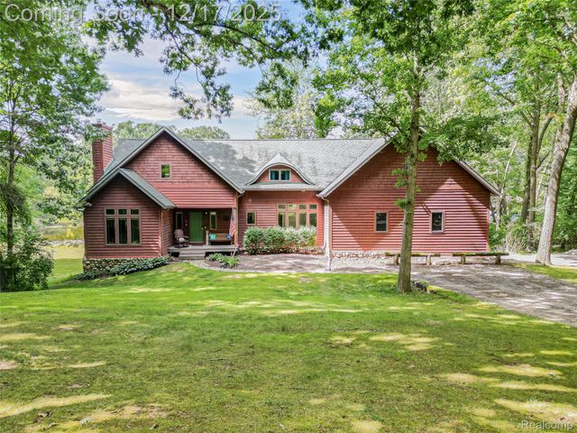 8880 Hidden Lake Drive, Howell, MI 48855