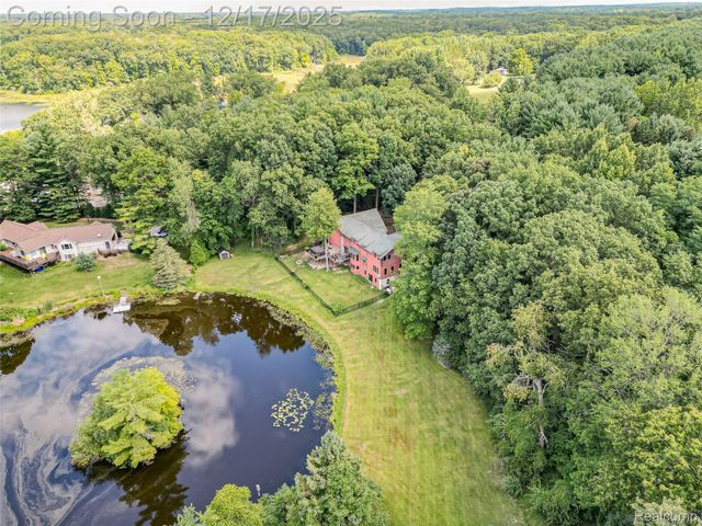 8880 Hidden Lake Drive, Howell, MI 48855