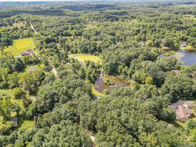 8880 Hidden Lake Drive, Howell, MI 48855