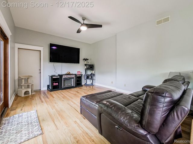 8880 Hidden Lake Drive, Howell, MI 48855