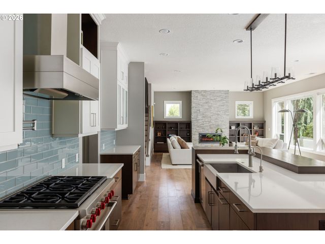 2600 GLENMORRIE Dr, Lake Oswego, OR 97034