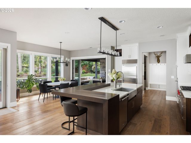 2600 GLENMORRIE Dr, Lake Oswego, OR 97034