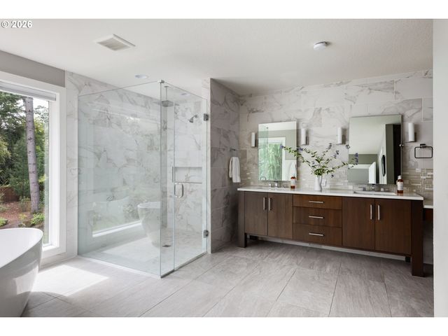2600 GLENMORRIE Dr, Lake Oswego, OR 97034