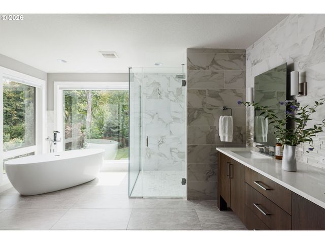 2600 GLENMORRIE Dr, Lake Oswego, OR 97034
