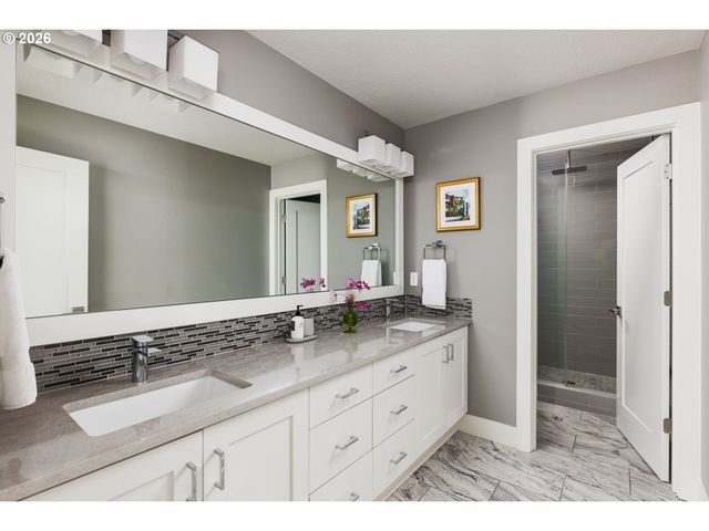 2600 GLENMORRIE Dr, Lake Oswego, OR 97034