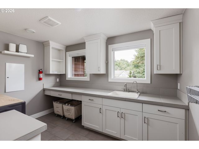 2600 GLENMORRIE Dr, Lake Oswego, OR 97034