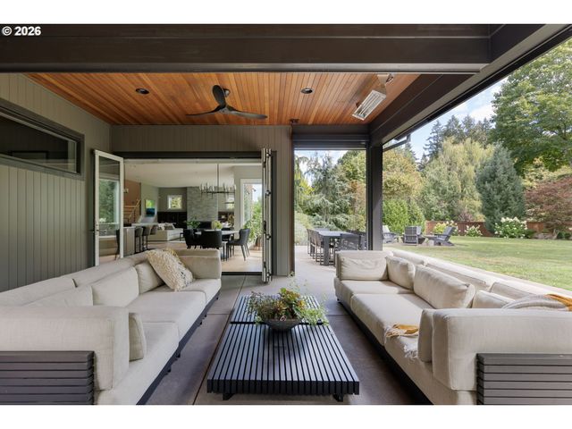 2600 GLENMORRIE Dr, Lake Oswego, OR 97034