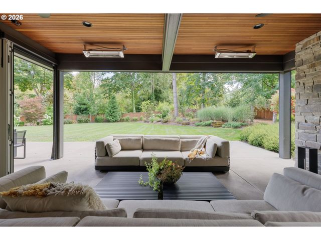 2600 GLENMORRIE Dr, Lake Oswego, OR 97034