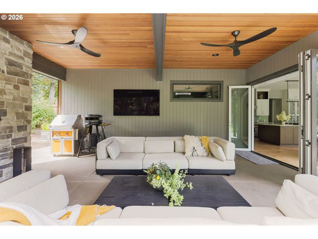 2600 GLENMORRIE Dr, Lake Oswego, OR 97034